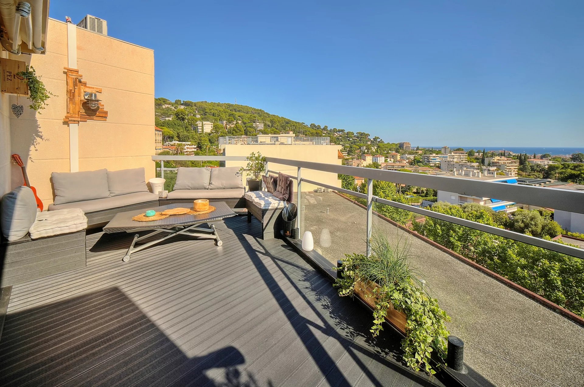 Terrace of a top-floor apartment with sea view in Le Cannet.