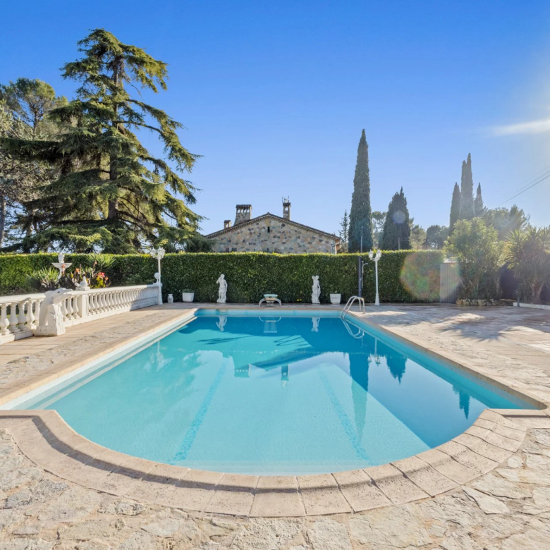 Luxury real estate photo | Charming Properties