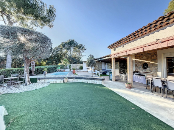PROCHE MOUGINS