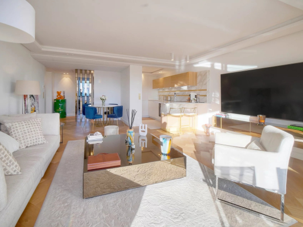 LE CANNET – VUE MER – RENOVATION HAUT DE GAMME