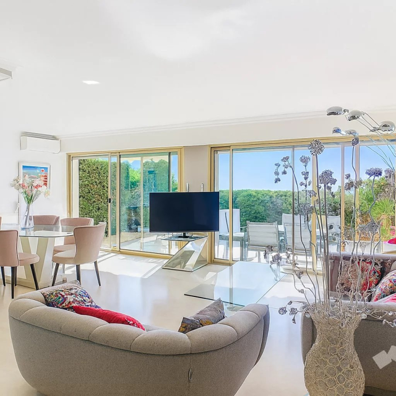 Cannes – Basse Californie: Exceptional 155 m² apartment with terrace and sea view