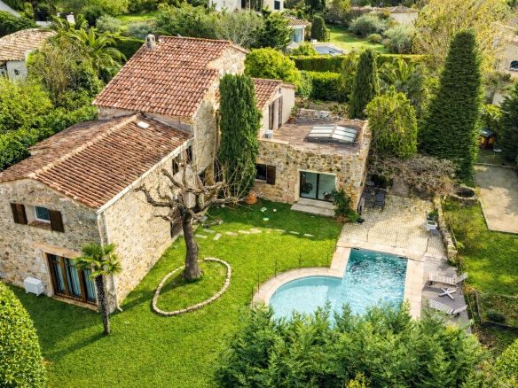 Villa 230 m² sur terrain arboré de 1 500 m² – Proche Golf de la Grande Bastide