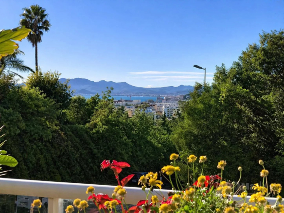 Cannes – Basse Californie : Appartement d’exception 155 m² avec terrasse et vue mer