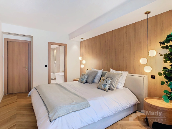 Room in a stylish apartment with a double bed and modern decor in Cannes.
