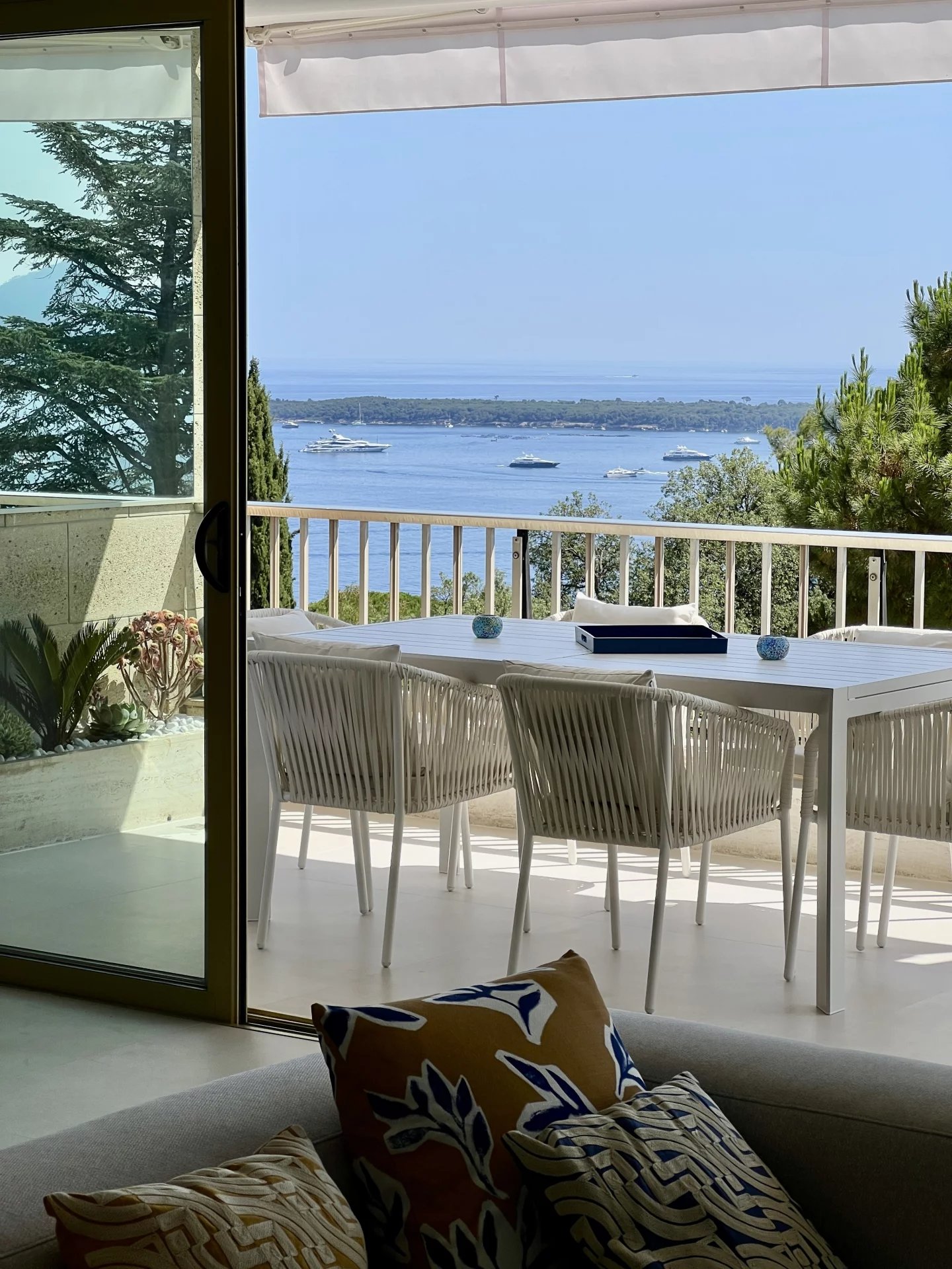 Terrace with sea view in Cannes Apartment terrace with sea view in Cannes, white outdoor furniture.