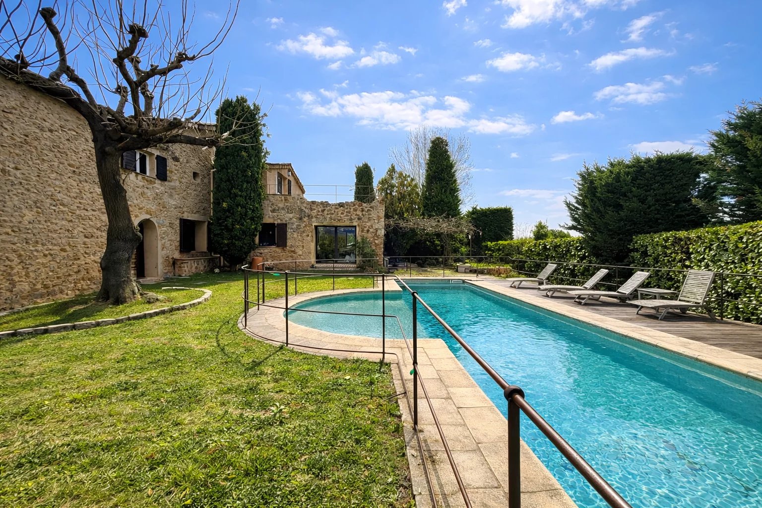 Villa with pool in Opio Villa with swimming pool in a wooded garden, Opio.