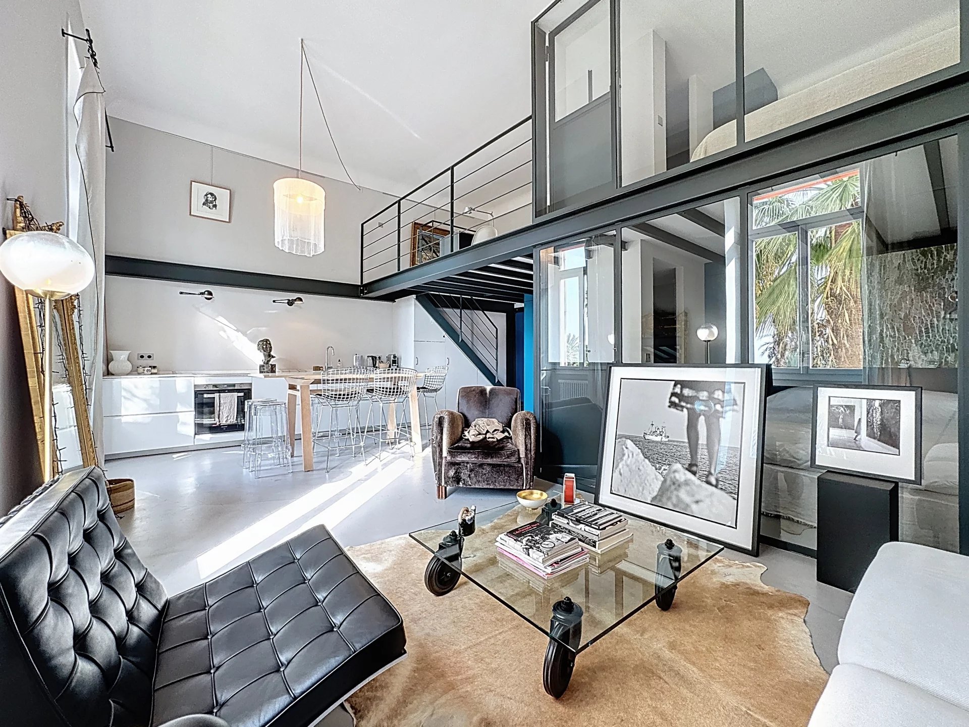 Loft moderne à Cannes Appartement type loft 3P avec décoration moderne et espace de vie lumineux.