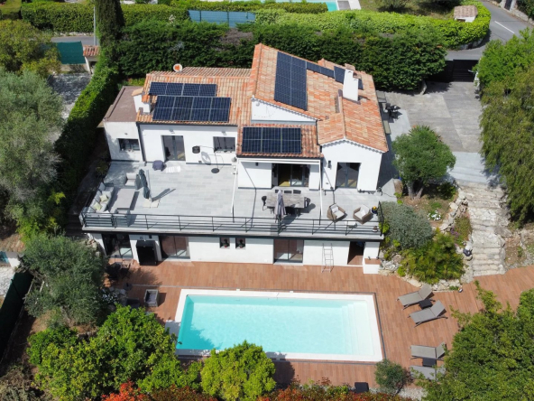 Élégante villa provençale rénovée avec jardin luxuriant et piscine