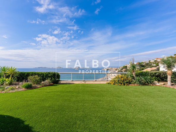 Appartement telle une villa sur le toit vue mer Marseille 13007