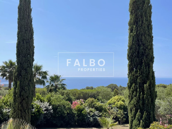 Villa dominant sea view in peace with tennis swimming pool la ciotat