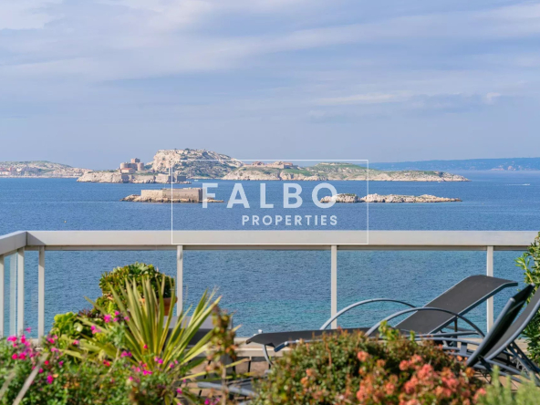 Appartement telle une villa sur le toit vue mer Marseille 13007