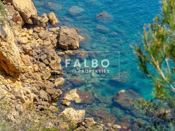 Premier line sea villa for sale enseues the blue coast giving