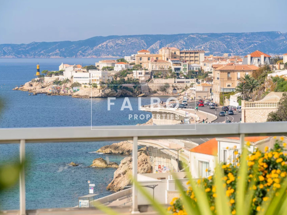 Appartement telle une villa sur le toit vue mer Marseille 13007