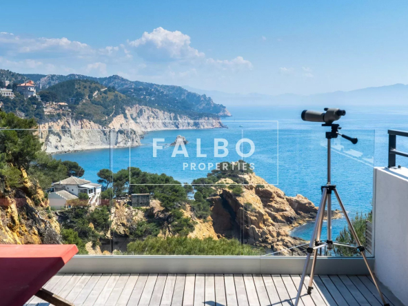 Premier line sea villa for sale enseues the blue coast giving