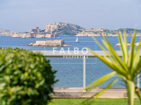 Penthouse dernier étage vue mer Corniche Kennedy Marseille 13007