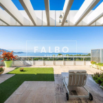 Top floor with roof terrace sea view Marseille 8th