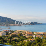 Sea view top floor with roof terrace Marseille 8th