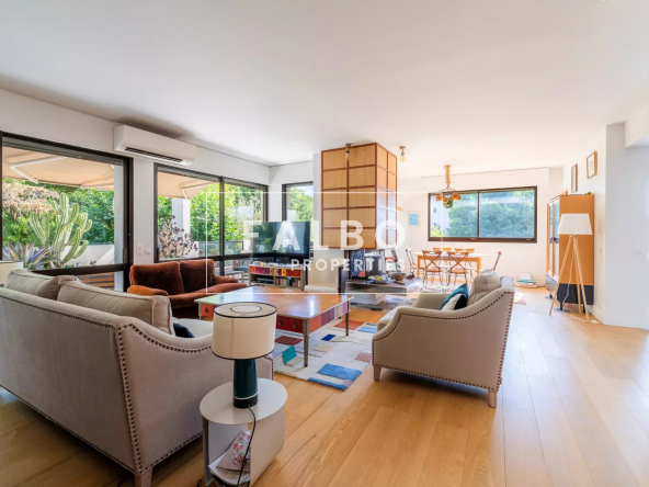 Top-floor luxury apartment with terrace, 5 rooms, Marseille 8th arrondissement, beaches