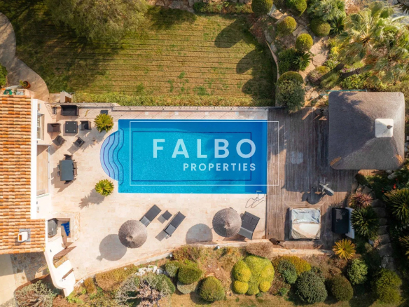 Vue mer villa de plein pieds parc paysager hauteurs de La Ciotat