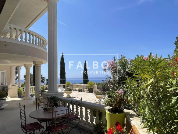 Villa vue dominante mer au calme avec tennis piscine La Ciotat