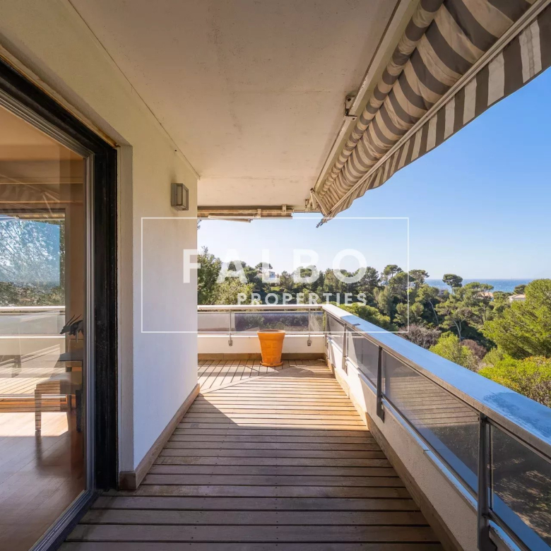 Villa vue dominante mer au calme avec tennis piscine La Ciotat
