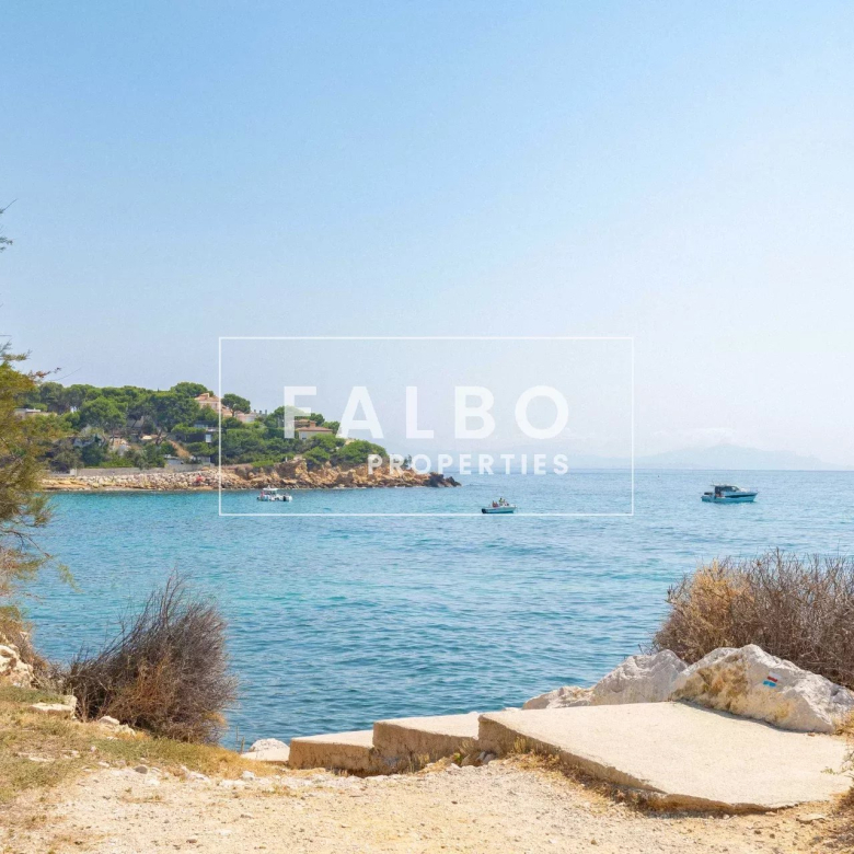 À GRIMAUD: VILLA D’EXCEPTION DE PLAIN-PIED AVEC PISCINE & VU