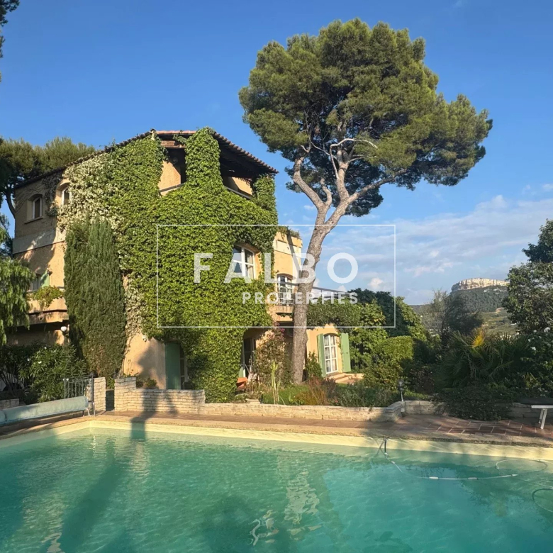 For sale: apartment with sea view, terrace, secure residence, Carré d'Or, Marseille 8th arrondissement