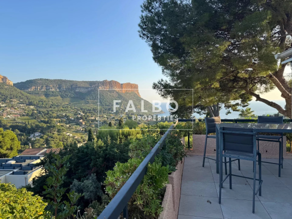 Grande villa de caractère piscine vue mer et vignes Cassis