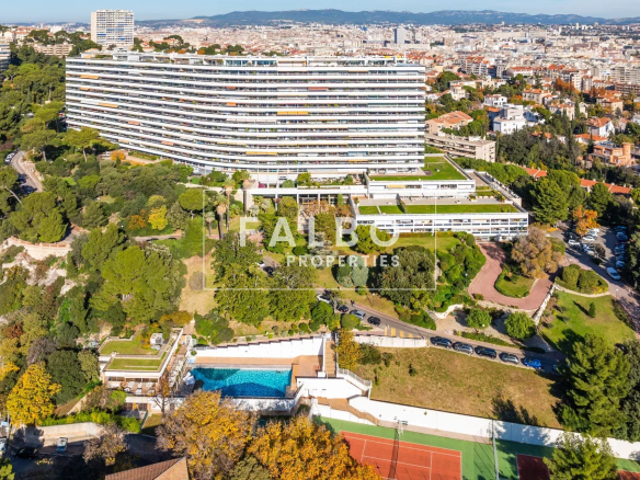 Vue mer dernier étage avec toit-terrasse Marseille 8e
