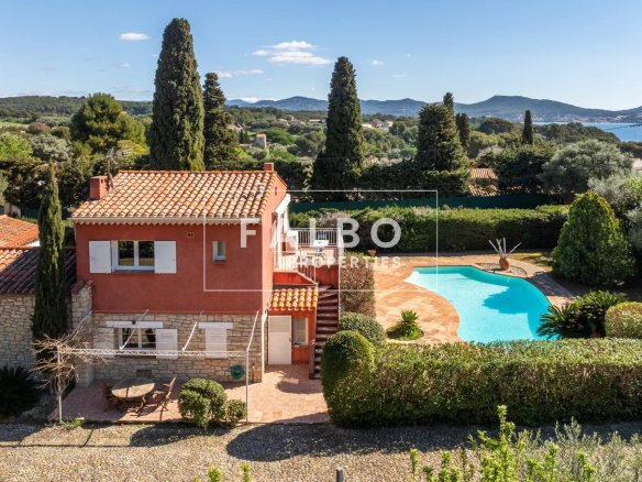 Villa in a gated community with sea access in La Ciotat