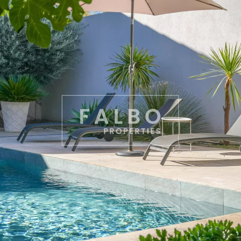 New architect-designed villa with sea views near the port of Cassis
