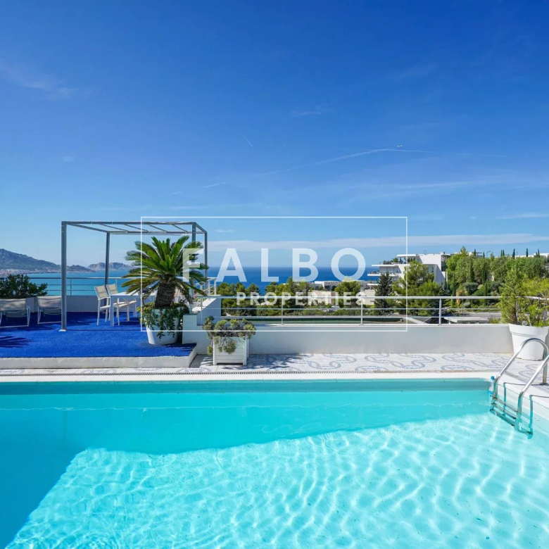 Villa vue dominante mer au calme avec tennis piscine La Ciotat