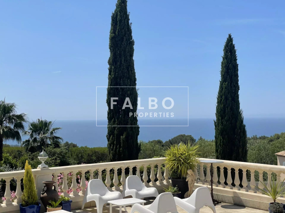 Villa vue dominante mer au calme avec tennis piscine La Ciotat
