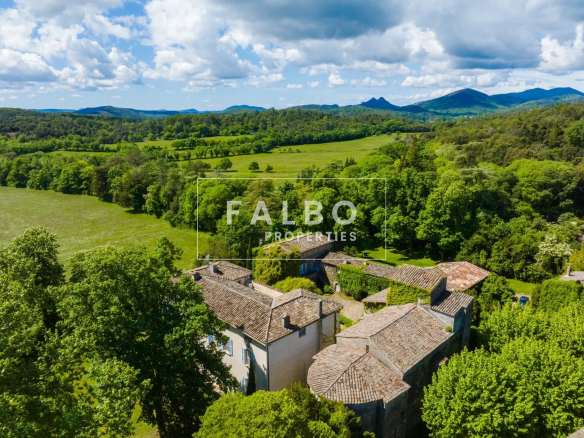 Château de charme restauré à vendre à proximité d’Anduze et d’Uzès aux portes des Cévennes