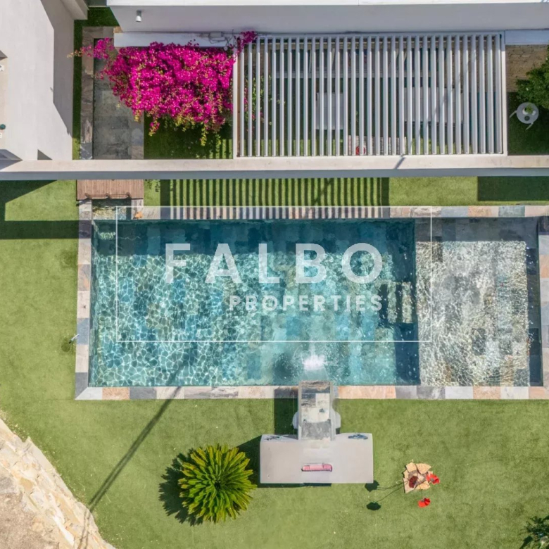 New architect-designed villa with sea views near the port of Cassis