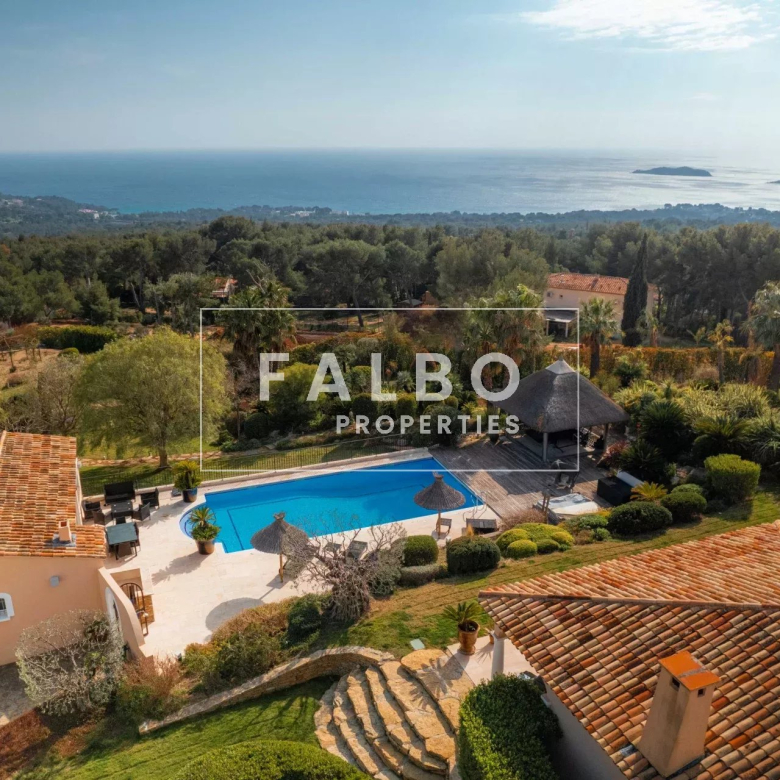 Luxueuse villa sur toit aux portes de Monaco