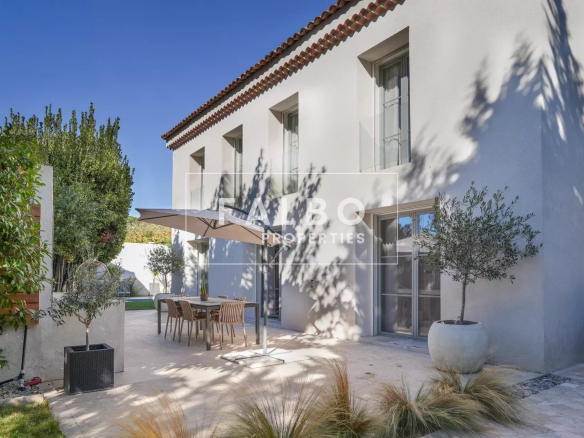 Villa contemporaine carré d’or, 4ch, piscine, Marseille 8e