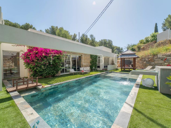 Contemporary villa with swimming pool and garden, La Ciotat