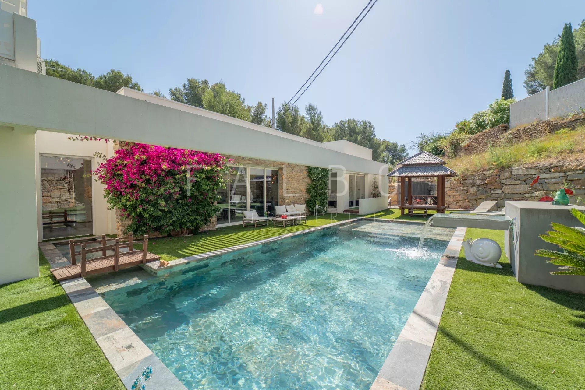 Contemporary villa with swimming pool and garden, La Ciotat
