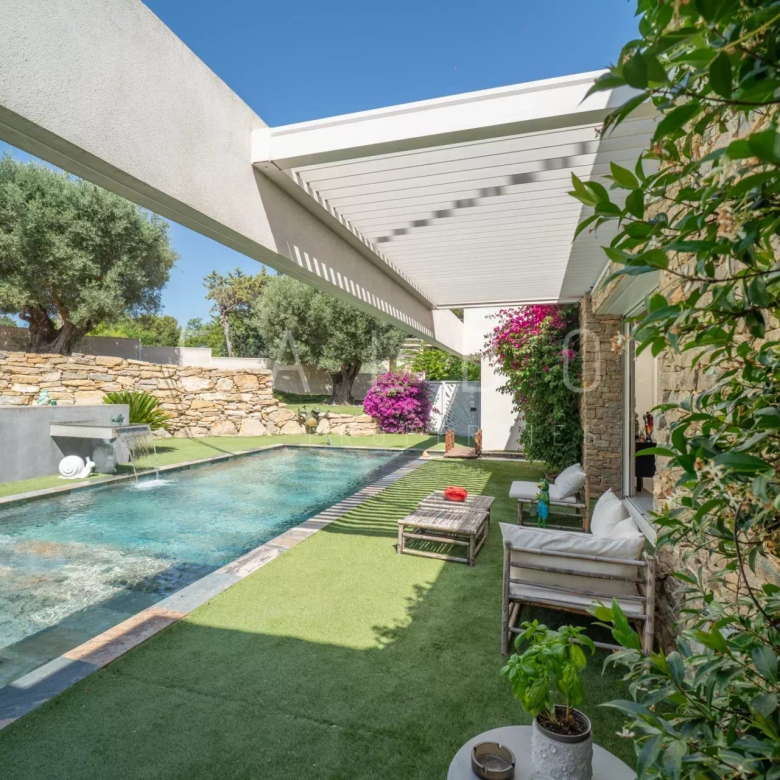 Luxury real estate photo | Charming Properties