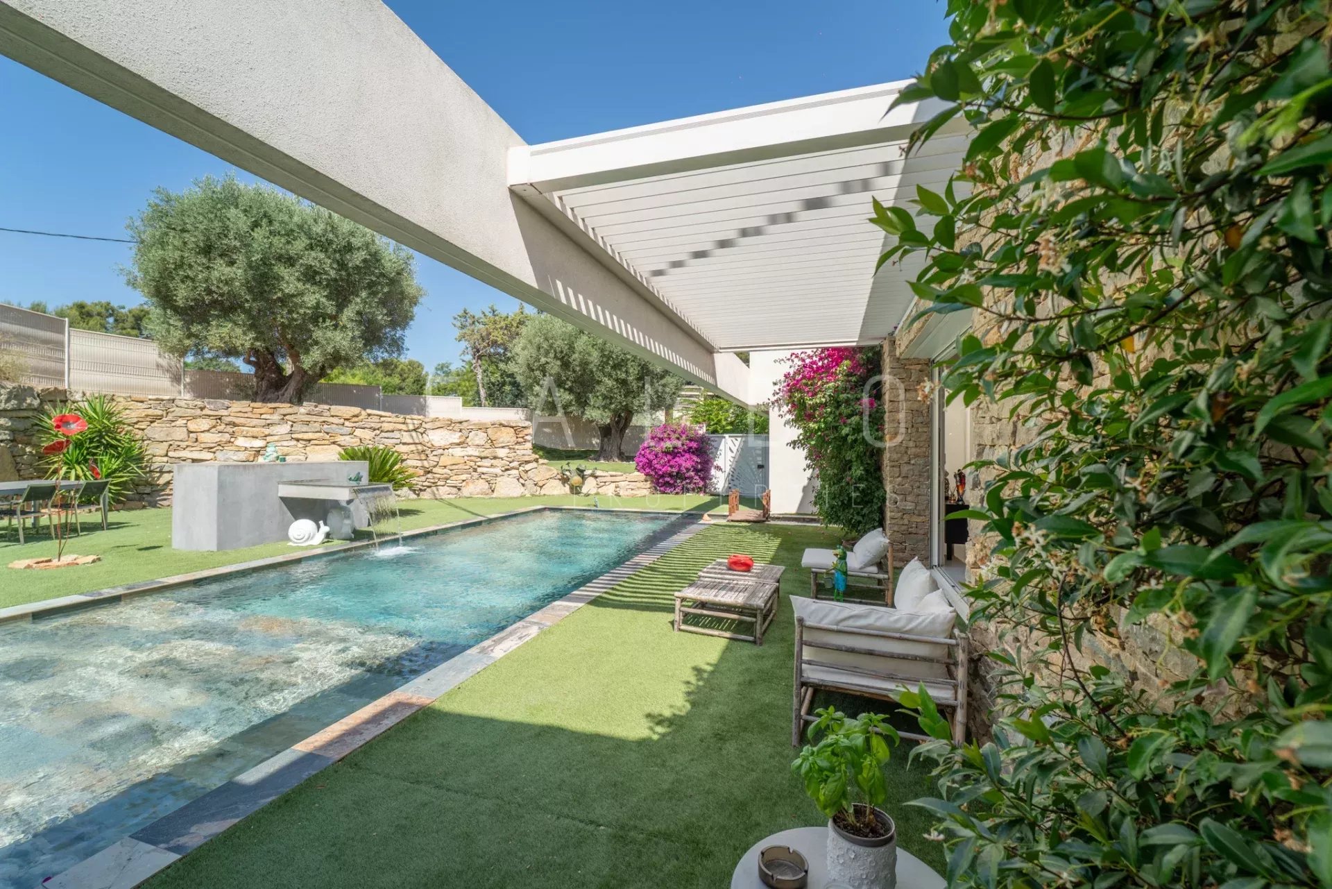 Contemporary villa with swimming pool and garden, La Ciotat