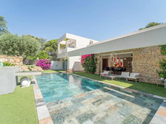 Contemporary villa with swimming pool and garden, La Ciotat