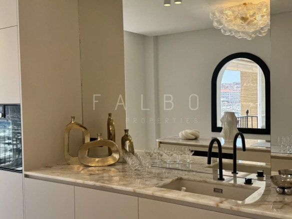 Modern and elegant cuisine with a view of the Old Port of Marseille.