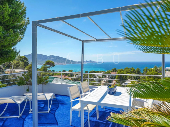 Terrace with sea view and outdoor furniture, Marseille 7th arrondissement