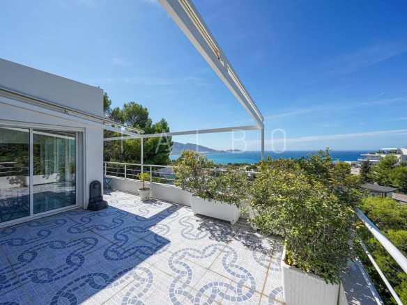 Terrace of a contemporary villa with sea views in Marseille, surrounded by greenery.