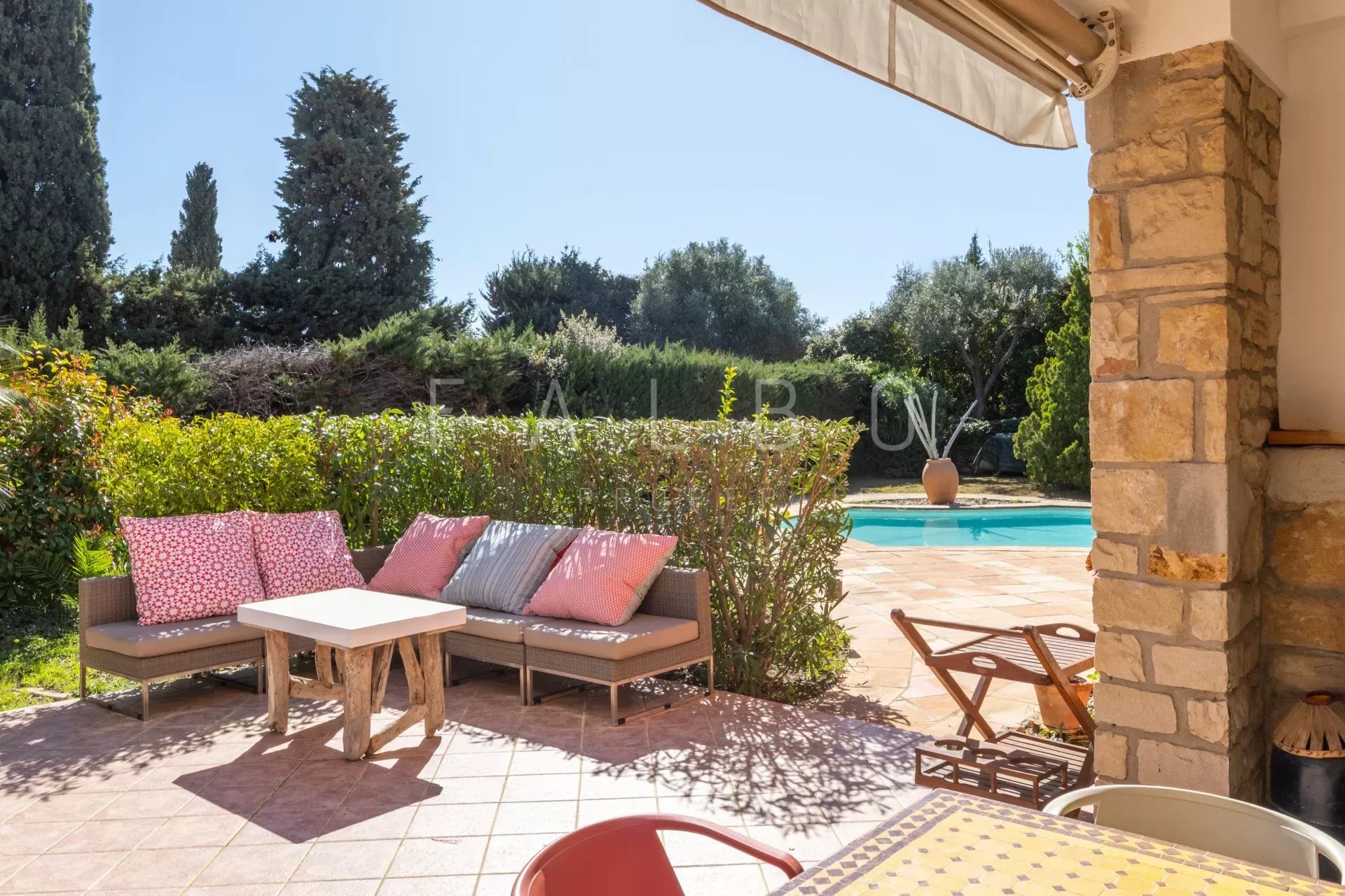 Terrace of a villa with outdoor lounge and swimming pool in La Ciotat