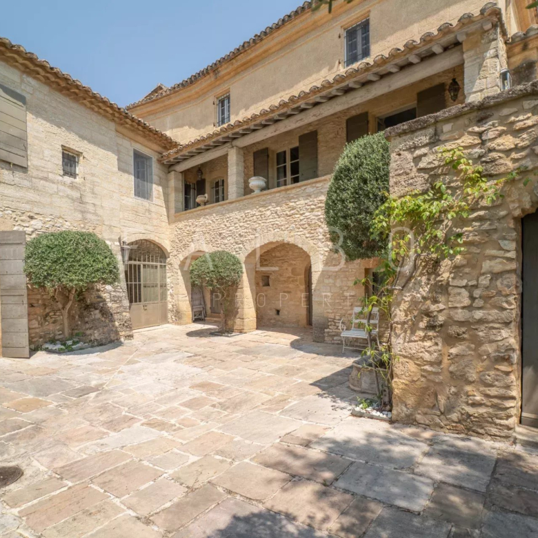 Luxury real estate photo | Charming Properties