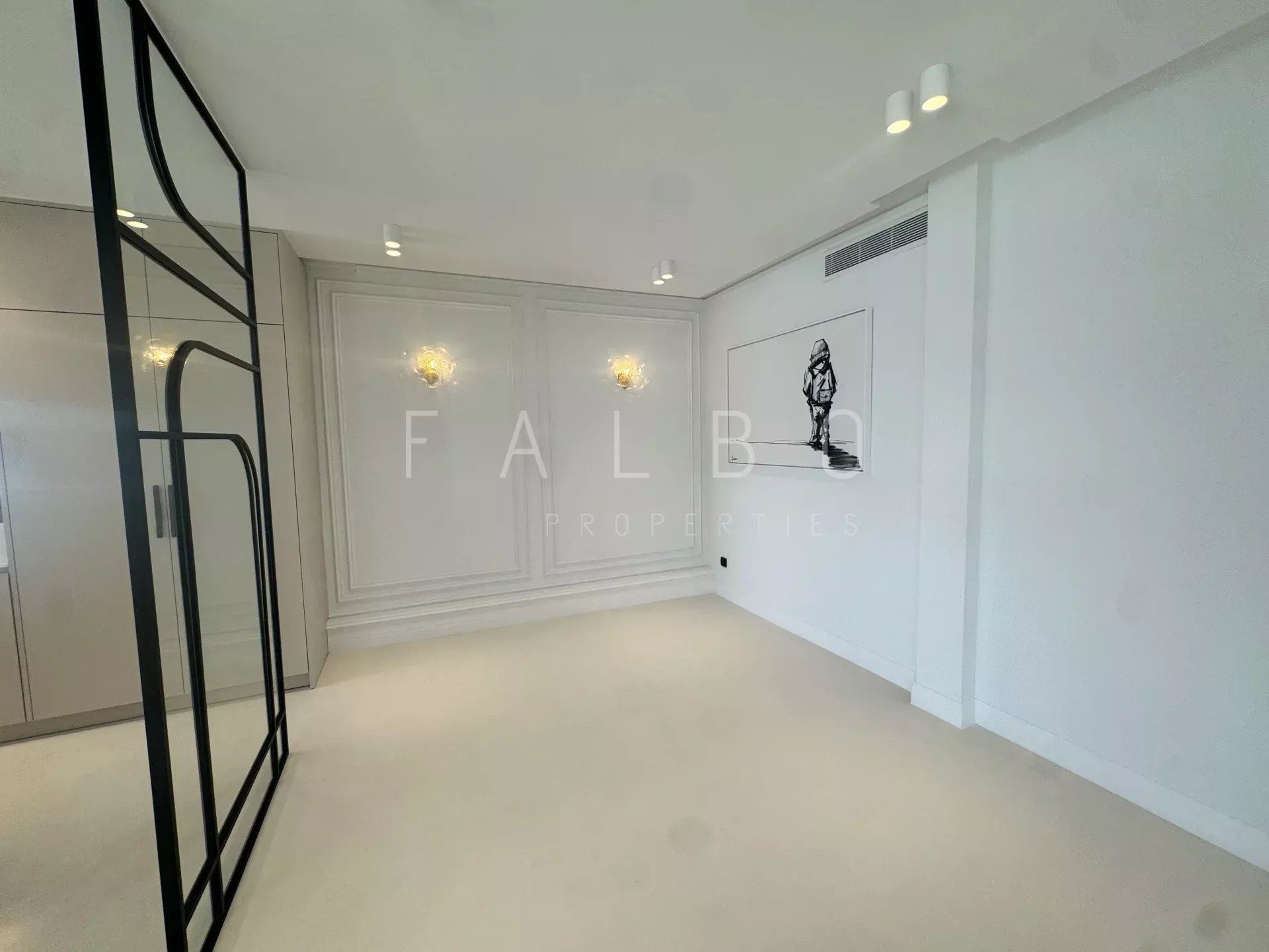 Interior of a renovated apartment with light flooring and modern walls, Marseille 2nd arrondissement.