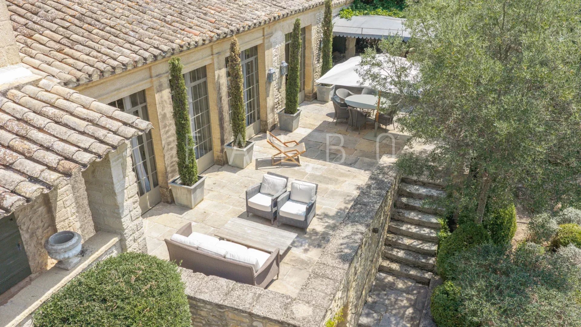 Stone farmhouse with garden and swimming pool Aerial view of a stone farmhouse with garden and swimming pool, Saint-Maximin