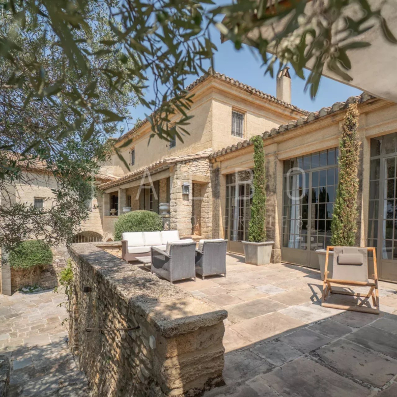 Luxury real estate photo | Charming Properties
